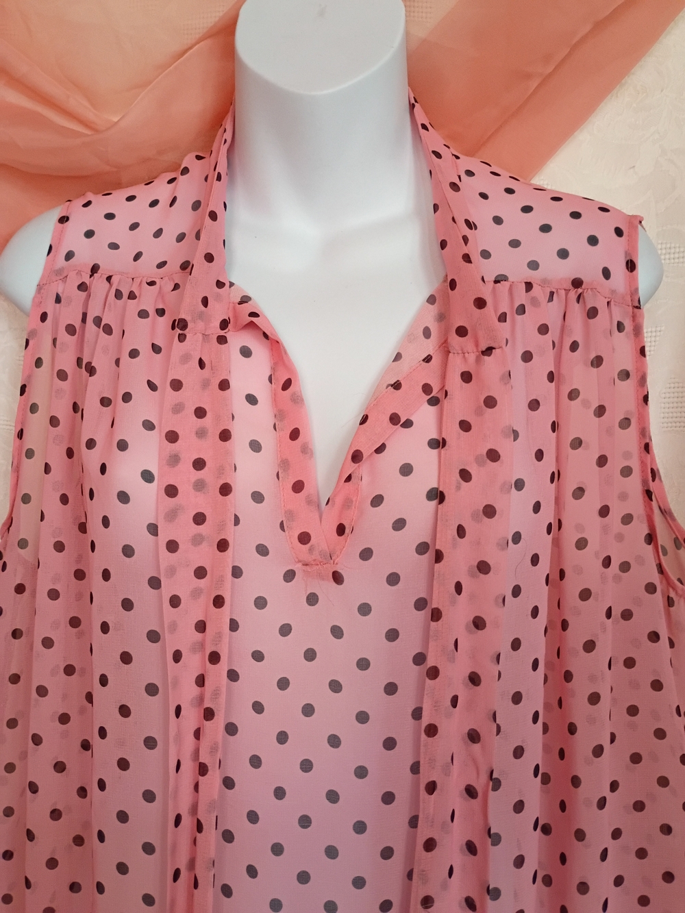 New York & Company Ladies Pink Polka Dot Sheer Tie-Front Sleeveless Blouse Sz Lg - Picture 6 of 10